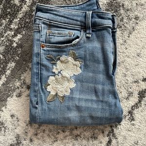 Abercrombie & Fitch - Women’s Harper Low Rise Skinny Jeans with Florals - 0L